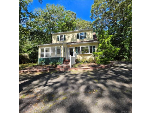  4 BR,  2.00 BTH &nbsp;Cape cod style home in Setauket