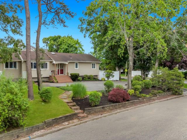 [Nesconset Real Estate, listing number 7340288]