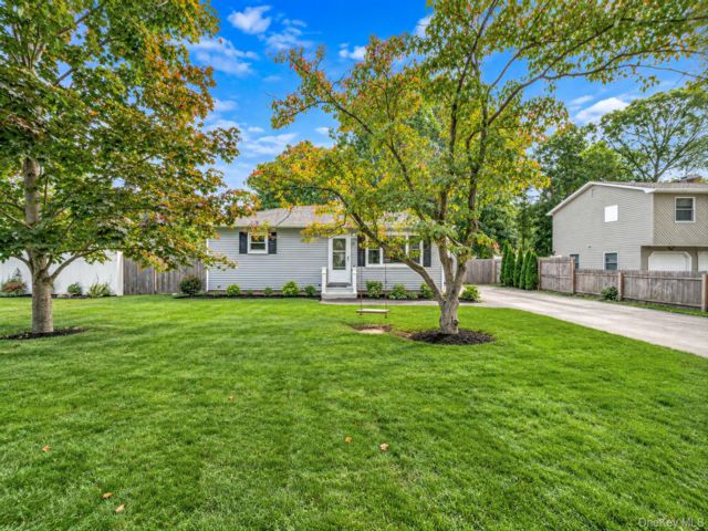 [Middle Island Real Estate, listing number 7340294]