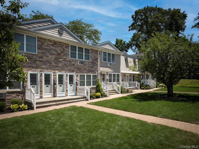  2 BR,  1.00 BTH &nbsp;Other style home in Commack