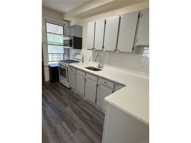  4 BR,  1.00 BTH &nbsp;Other style home in Soundview
