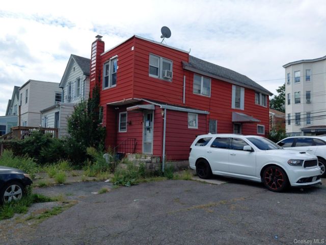  3 BR,  1.00 BTH &nbsp;Colonial style home in Yonkers