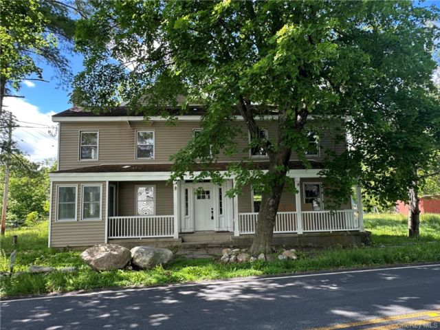  3 BR,  2.00 BTH &nbsp;Colonial style home in Pine Bush