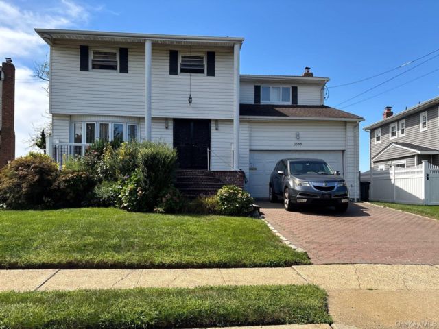  4 BR,  4.00 BTH &nbsp;Colonial style home in Baldwin