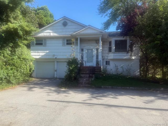  4 BR,  3.00 BTH &nbsp;Hi ranch style home in Woodmere
