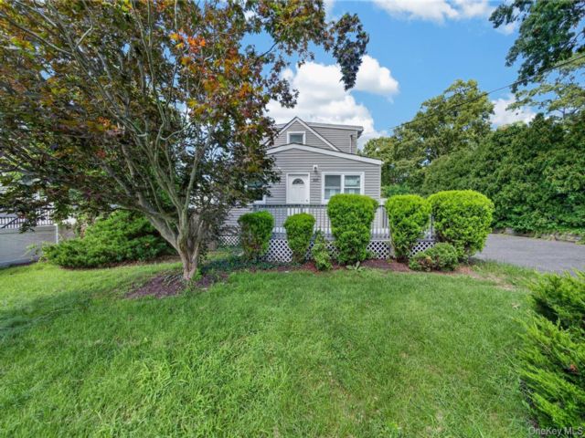  4 BR,  2.00 BTH &nbsp;Other style home in Ronkonkoma
