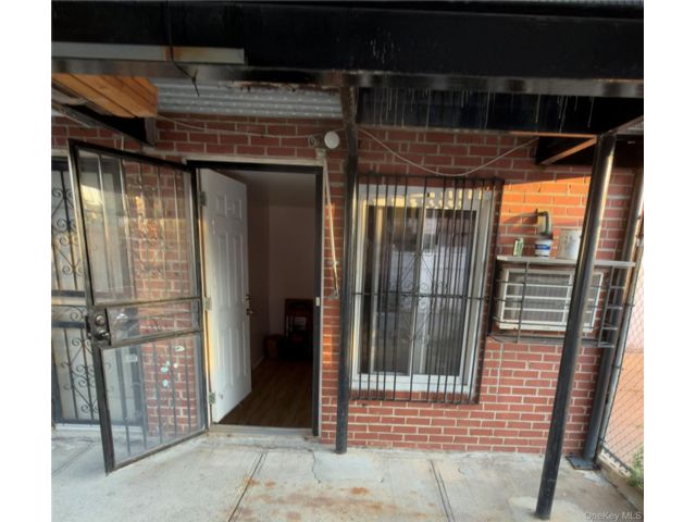  1 BR,  1.00 BTH &nbsp;House style home in Flushing