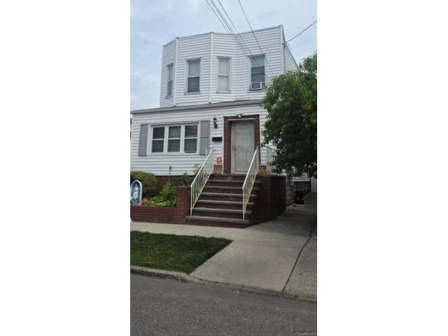  4 BR,  2.00 BTH &nbsp;Other style home in Whitestone