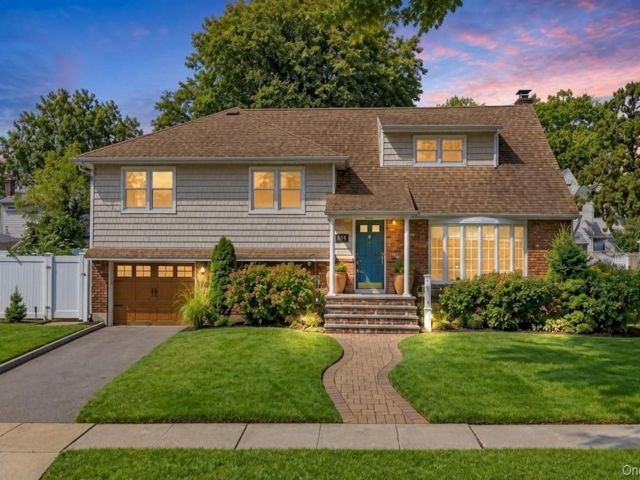  5 BR,  3.00 BTH &nbsp;Split level style home in Baldwin