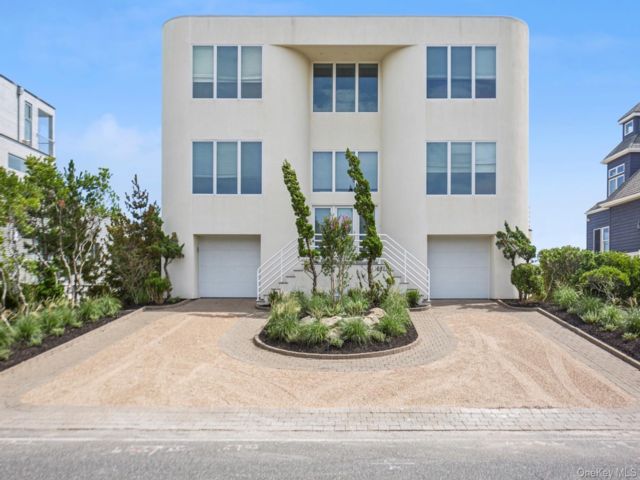  6 BR,  5.00 BTH &nbsp;Modern style home in Westhampton Dunes