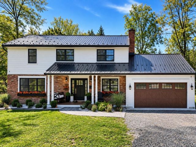  5 BR,  3.00 BTH &nbsp;Colonial style home in Warwick