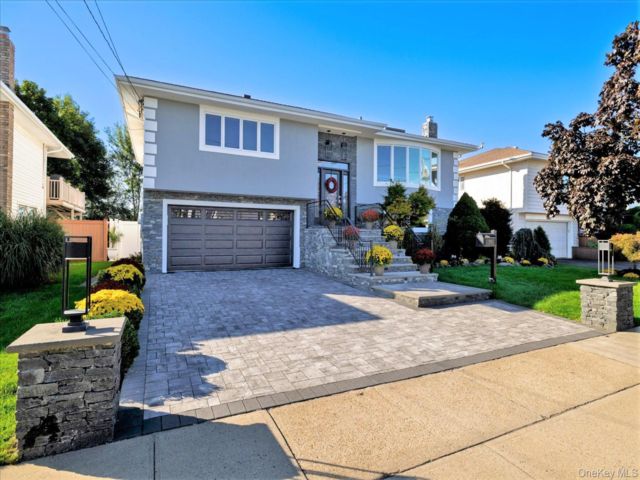  4 BR,  3.00 BTH &nbsp;Hi ranch style home in Oceanside