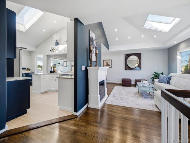 [PHOTO]