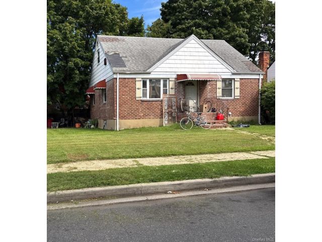  3 BR,  1.00 BTH &nbsp;Cape cod style home in Hempstead