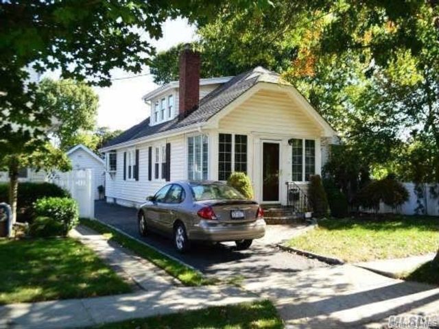 [Lynbrook Real Estate, listing number 7341478]