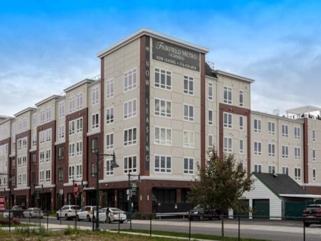  2 BR,  2.00 BTH &nbsp;Includes legal  style home in Mineola
