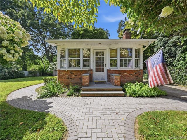  2 BR,  1.00 BTH &nbsp;Ranch style home in Rocky Point