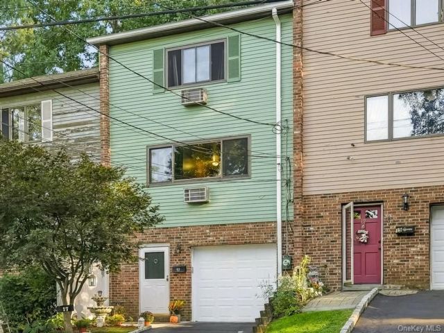  3 BR,  2.00 BTH &nbsp;House style home in Peekskill