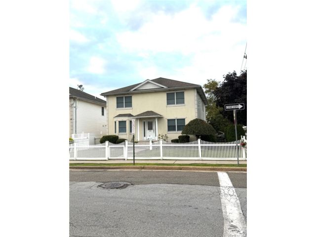  4 BR,  3.00 BTH &nbsp;A-frame style home in Mineola