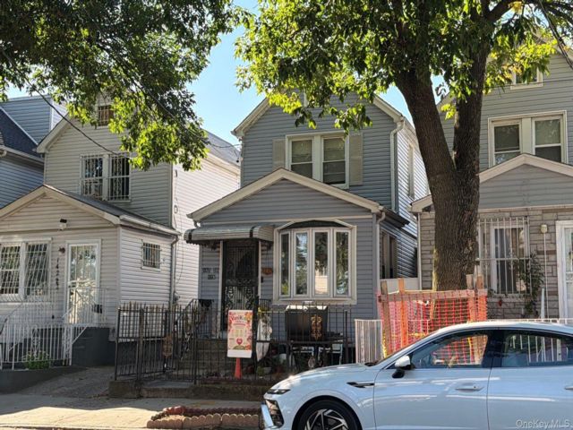  3 BR,  2.00 BTH &nbsp;Colonial style home in Jamaica