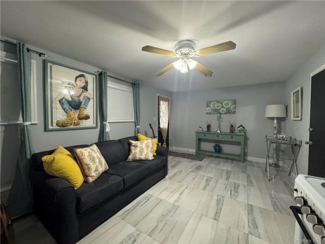  1 BR,  1.00 BTH &nbsp;Hi ranch style home in Huntington Station