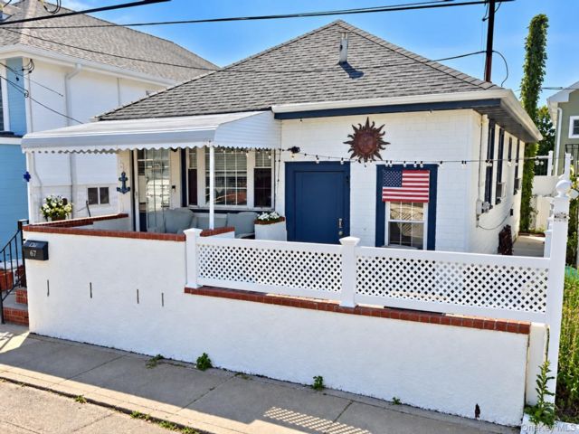  3 BR,  1.00 BTH &nbsp;Bungalow style home in East Atlantic Beach