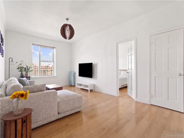  2 BR,  2.00 BTH &nbsp;Other style home in Sunnyside