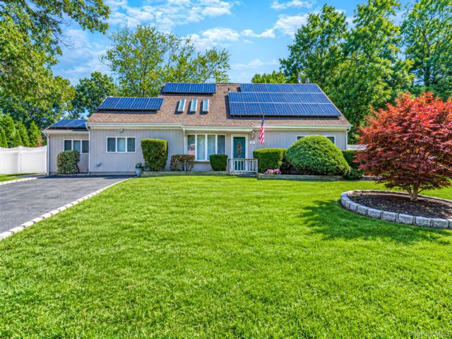  5 BR,  3.00 BTH &nbsp;A-frame style home in Farmingville