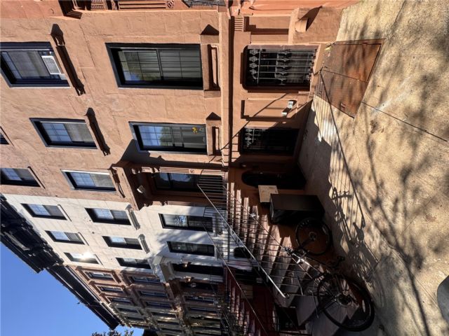  2 BR,  3.00 BTH &nbsp;House style home in Bushwick