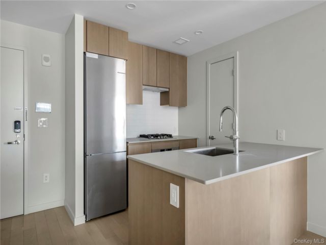  2 BR,  2.00 BTH &nbsp;Contemporary style home in Flushing