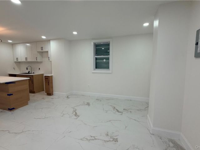  3 BR,  2.00 BTH &nbsp;Contemporary style home in Pilgrim