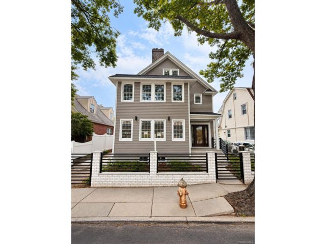 11 BR,  4.00 BTH &nbsp;House style home in Queens Village