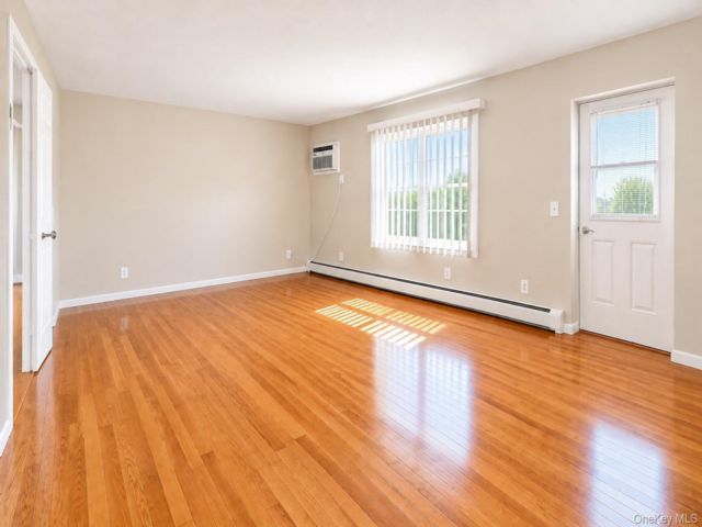  3 BR,  2.00 BTH &nbsp;Colonial style home in Yonkers