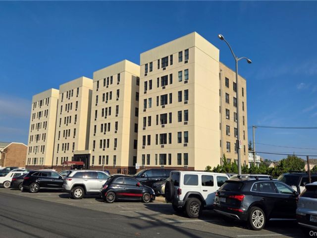  2 BR,  1.00 BTH &nbsp;Includes legal  style home in Long Beach