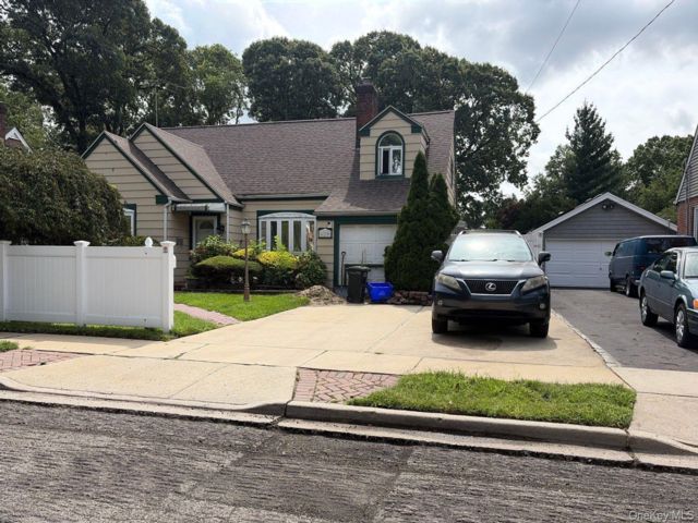  2 BR,  1.00 BTH &nbsp;Cape cod style home in Baldwin