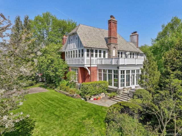  6 BR,  5.00 BTH &nbsp;Tudor style home in Bronxville