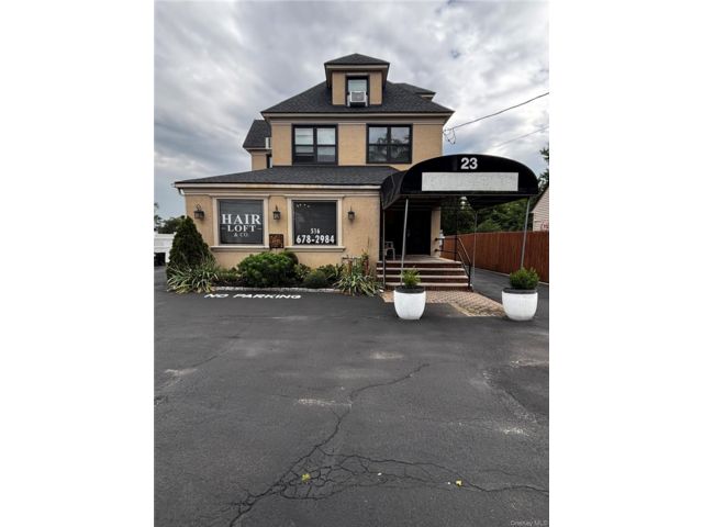  1 BR,  1.00 BTH &nbsp;Full floor apar style home in Oceanside