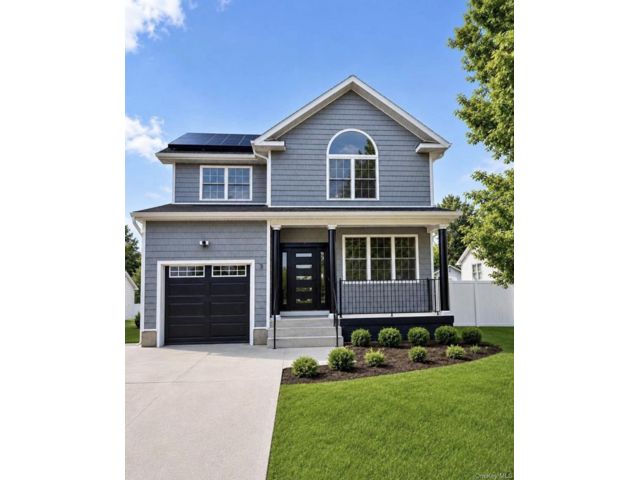  4 BR,  3.00 BTH &nbsp;Colonial style home in Farmingdale