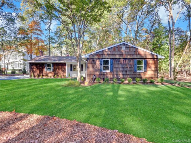 3 BR,  2.00 BTH &nbsp;Ranch style home in East Setauket
