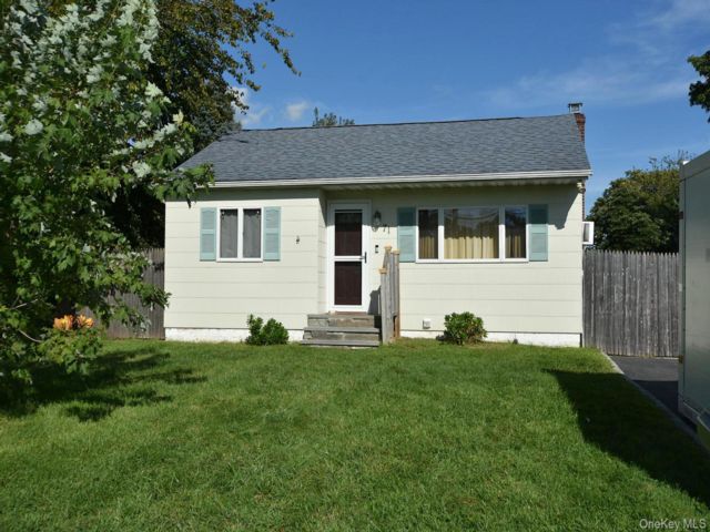  2 BR,  1.00 BTH &nbsp;Ranch style home in Farmingville