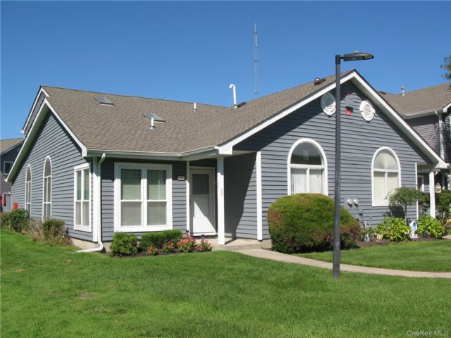  2 BR,  2.00 BTH &nbsp;Ranch style home in Middle Island