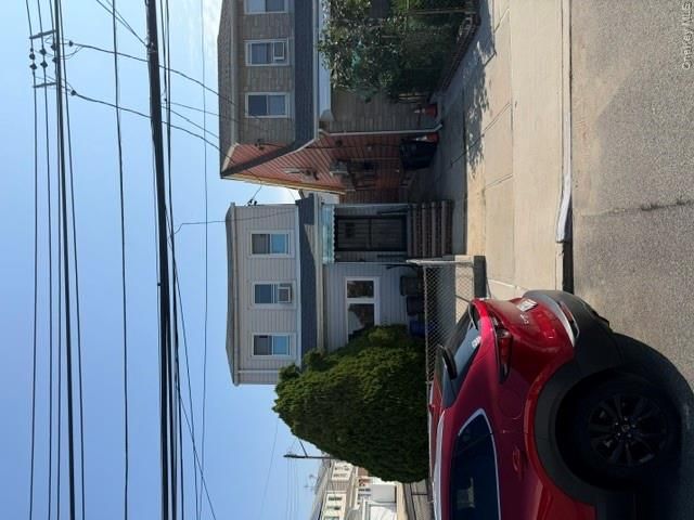  3 BR,  3.00 BTH &nbsp;Colonial style home in Maspeth