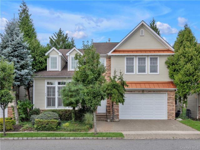  3 BR,  3.00 BTH &nbsp;Condo style home in Port Washington