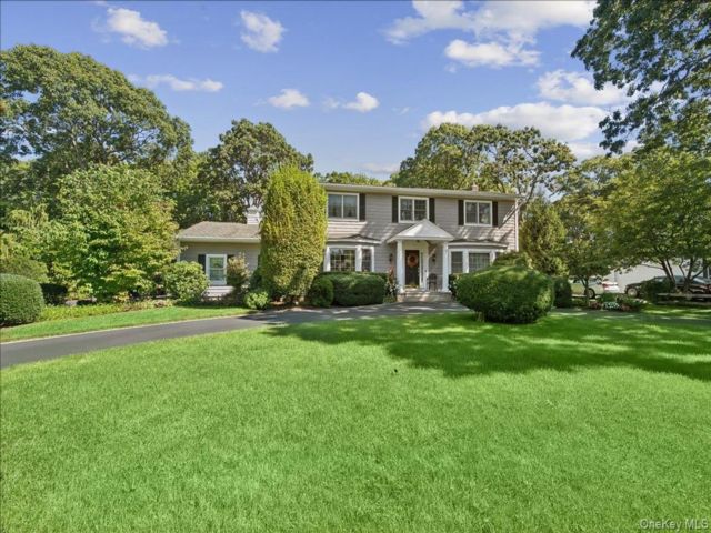  4 BR,  3.00 BTH &nbsp;Colonial style home in Great River