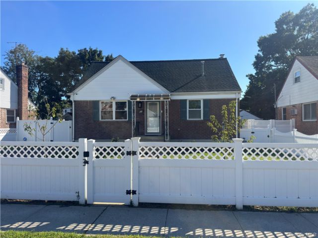  4 BR,  2.00 BTH &nbsp;Cape cod style home in Hempstead