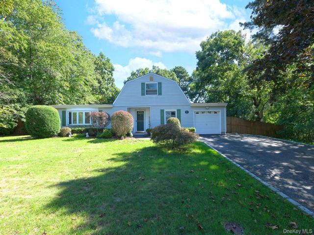  5 BR,  3.00 BTH &nbsp;Exp ranch style home in Medford