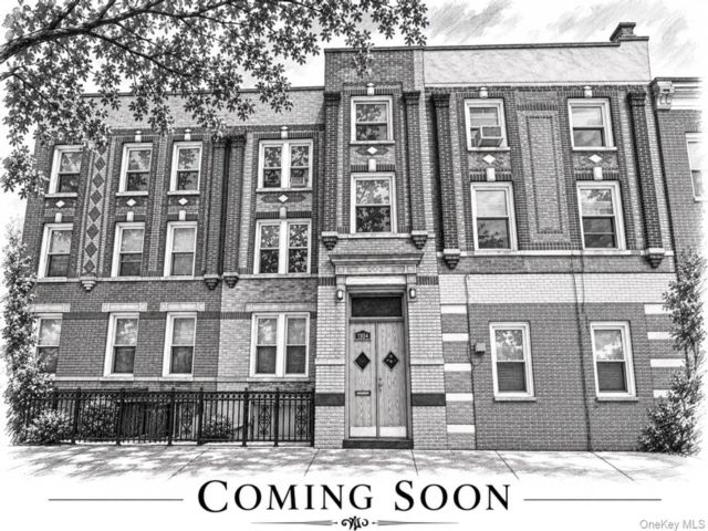 6 BR,  3.00 BTH &nbsp;Colonial style home in Ridgewood