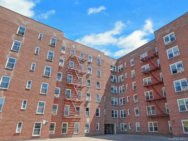  2 BR,  1.00 BTH &nbsp;Other style home in Yonkers