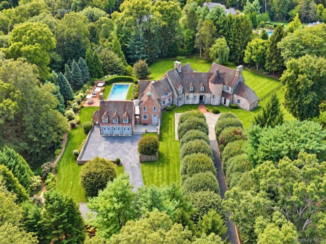  7 BR,  8.00 BTH &nbsp;Estate style home in Cold Spring Harbor