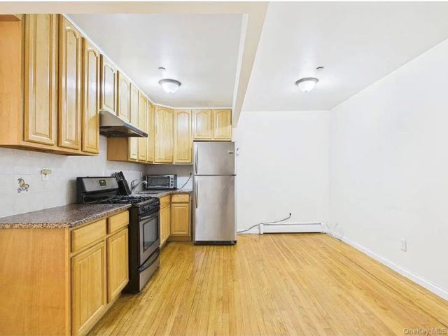  2 BR,  2.00 BTH &nbsp;Other style home in Woodside